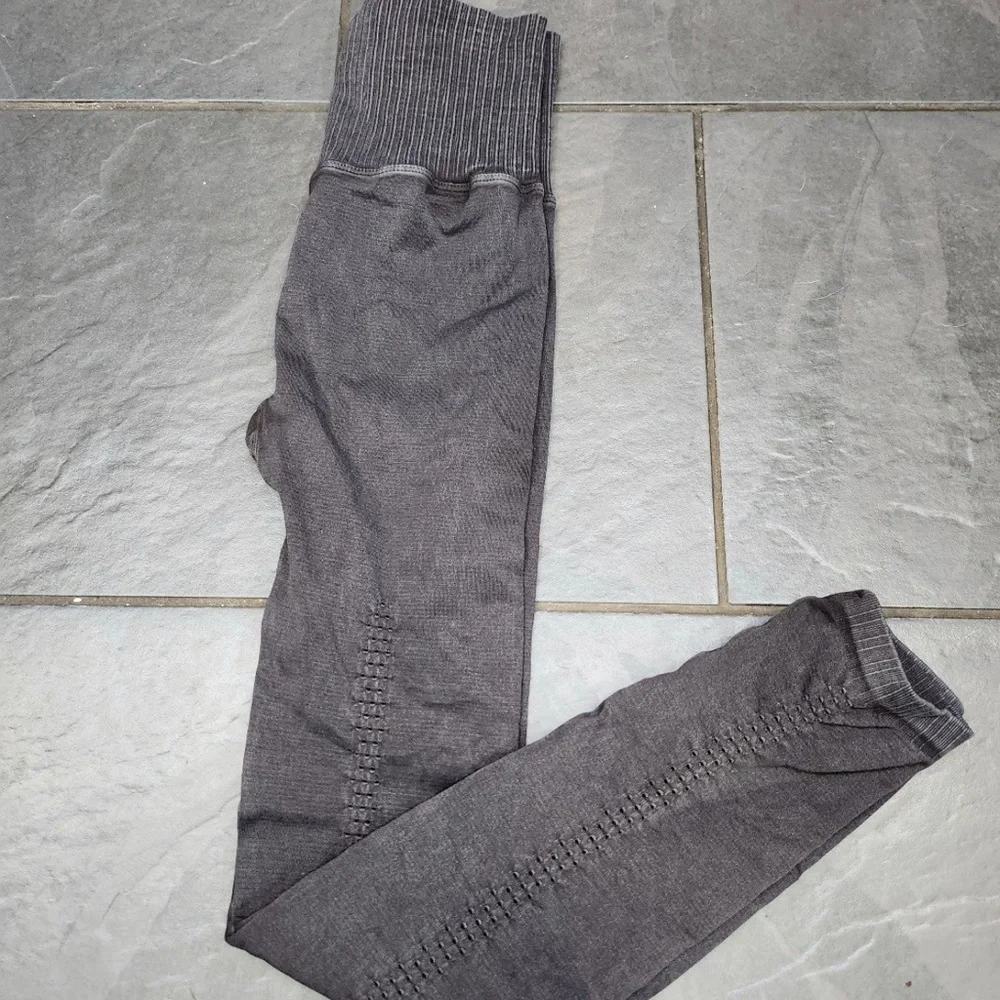 FREE PEOPLE GOOD KARMA LEGGINGS SIZE M/L.. brand new!! Washed black #67 - Picture 3 of 6